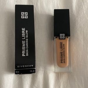 Prisme Libre Skin-caring glow Givenchy foundation